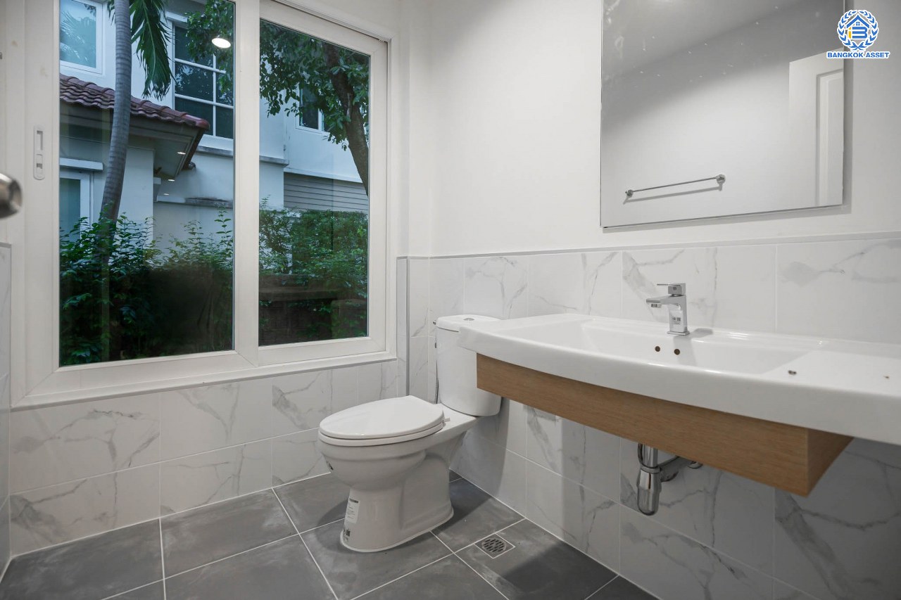 บ้านมือสองตกแต่งใหม่ โครงการ คาซ่าแกรนด์ รัตนาธิเบศร์-ราชพฤกษ์ บ้านเดี่ยวจากแบรนด์ Q.House เนื้อที่ 70 ตร.ว. ฟังก์ชัน 3 ห้องนอน 4 ห้องน้ำ 1 ห้องแม่บ้าน จอดรถได้ถึง 2 คัน พร้อม Facilities ครบครัน บนทำเลเดินทางสะดวก ติดถนนราชพฤกษ์ ใกล้เซ็นทรัลเวสต์เกต และรถไฟฟ้าสายสีม่วง "สถานีบางรักใหญ่"